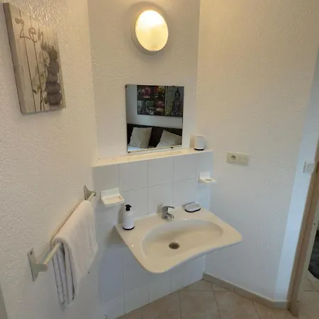 Beau T2 Rdc Prive Avec Piscine Et Acces Linguizzetta